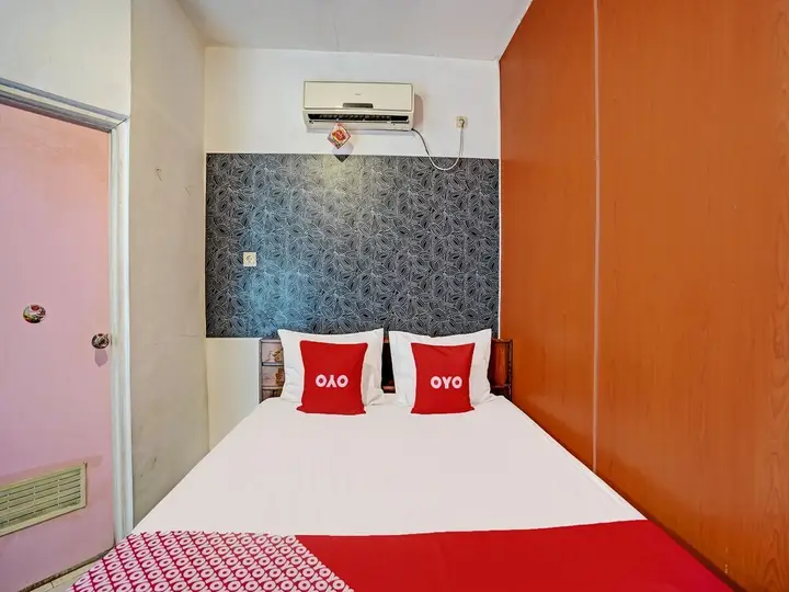 Сурабая: OYO 92270 Grand Village Syariah