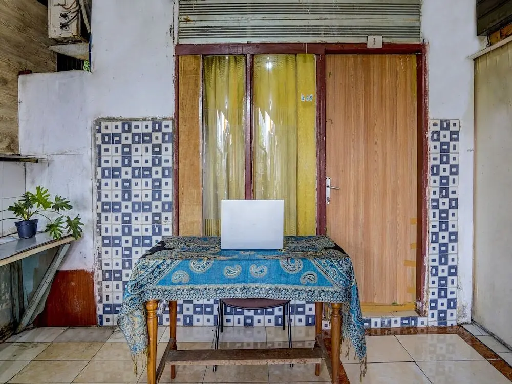 Сурабая: OYO 92270 Grand Village Syariah