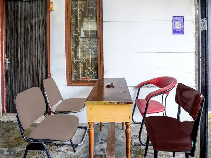 Сурабая: OYO 92270 Grand Village Syariah