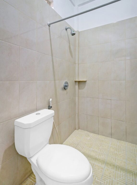 Матарам: Oyo 90672 Adhya Guest House Lombok