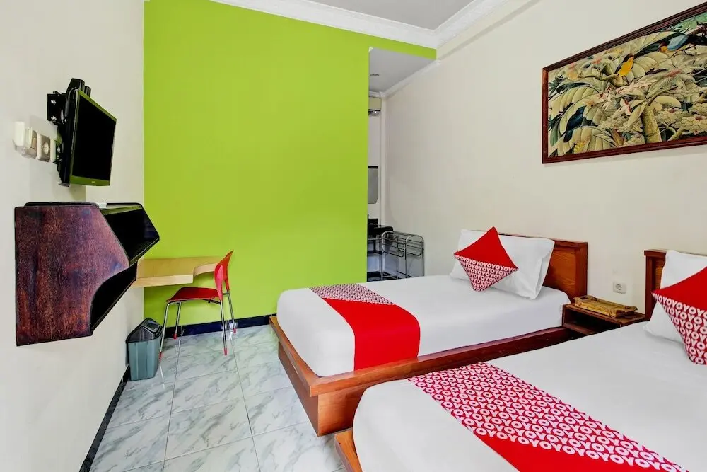 Матарам: Oyo 90672 Adhya Guest House Lombok