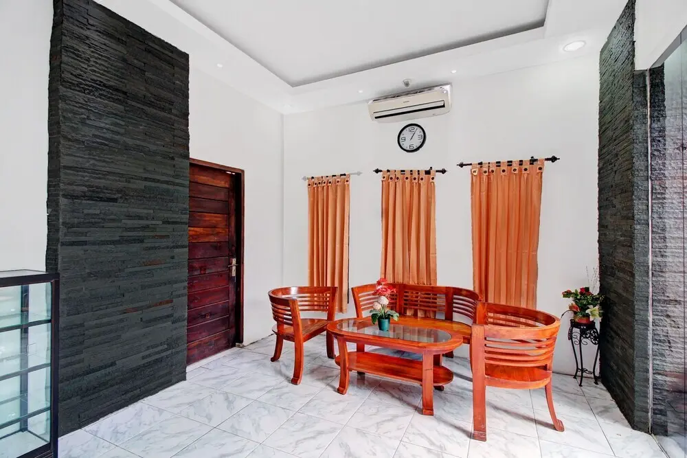 Матарам: Oyo 90672 Adhya Guest House Lombok