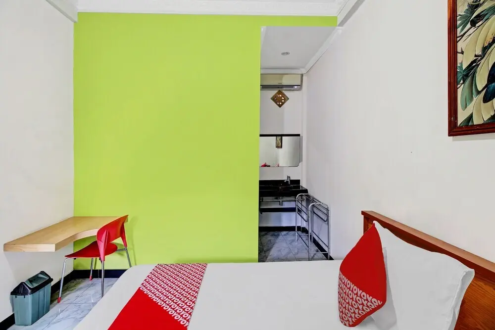 Матарам: Oyo 90672 Adhya Guest House Lombok