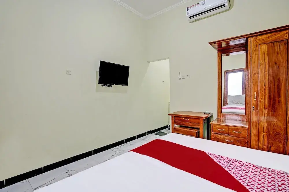 Мадиун: OYO Life 92043 Kost Barokah Syariah Madiun