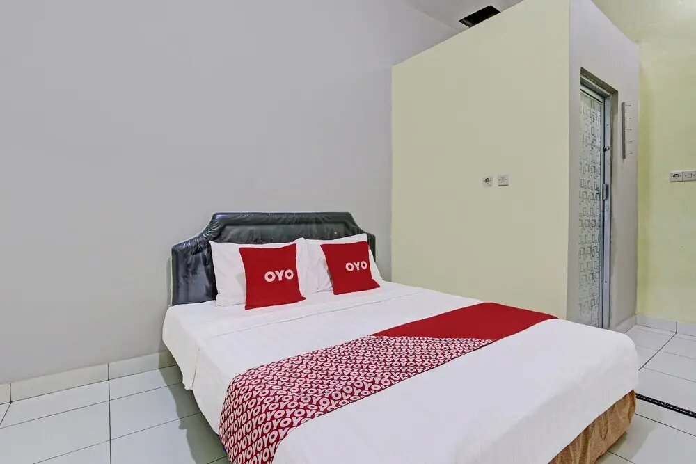 Джокьякарта: OYO 92521 Guest House Inayah Syariah