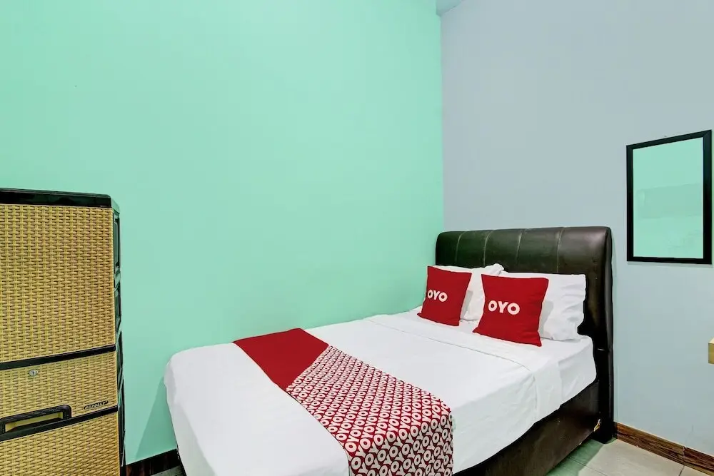 Джокьякарта: OYO 92521 Guest House Inayah Syariah