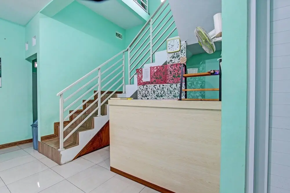 Джокьякарта: OYO 92521 Guest House Inayah Syariah