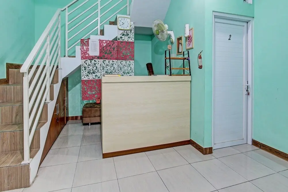 Джокьякарта: OYO 92521 Guest House Inayah Syariah