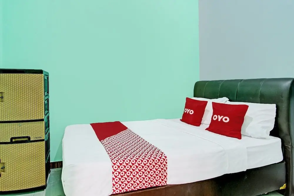Джокьякарта: OYO 92521 Guest House Inayah Syariah