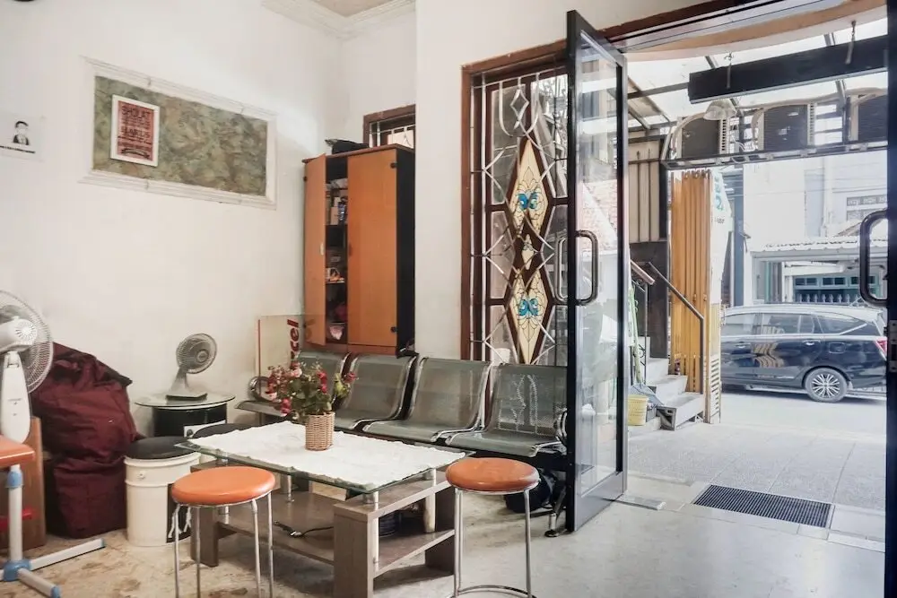Джакарта: OYO 91754 Wisma Tiqita Syariah Near Pasar Tanah Abang