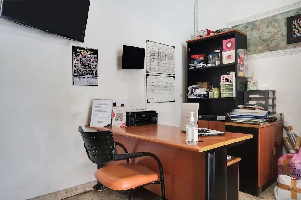 Джакарта: OYO 91754 Wisma Tiqita Syariah Near Pasar Tanah Abang