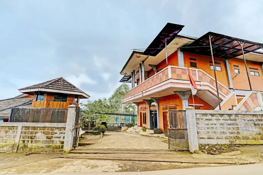 Сореанг: OYO 92217 Artana Bed and Breakfast.NearSitu Cileunca