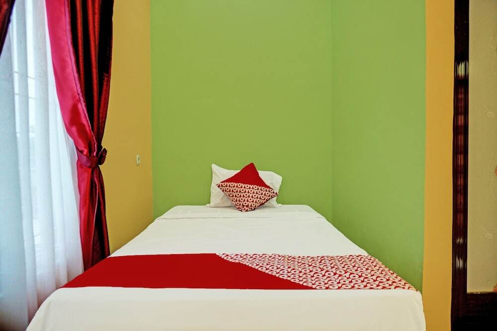 Прабумулих: OYO 92293 Pahala Syariah Residence
