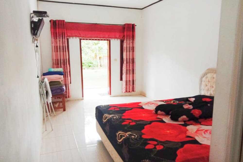 Чианджур: OYO 3303 Penginapan Putri Asih Sawarna
