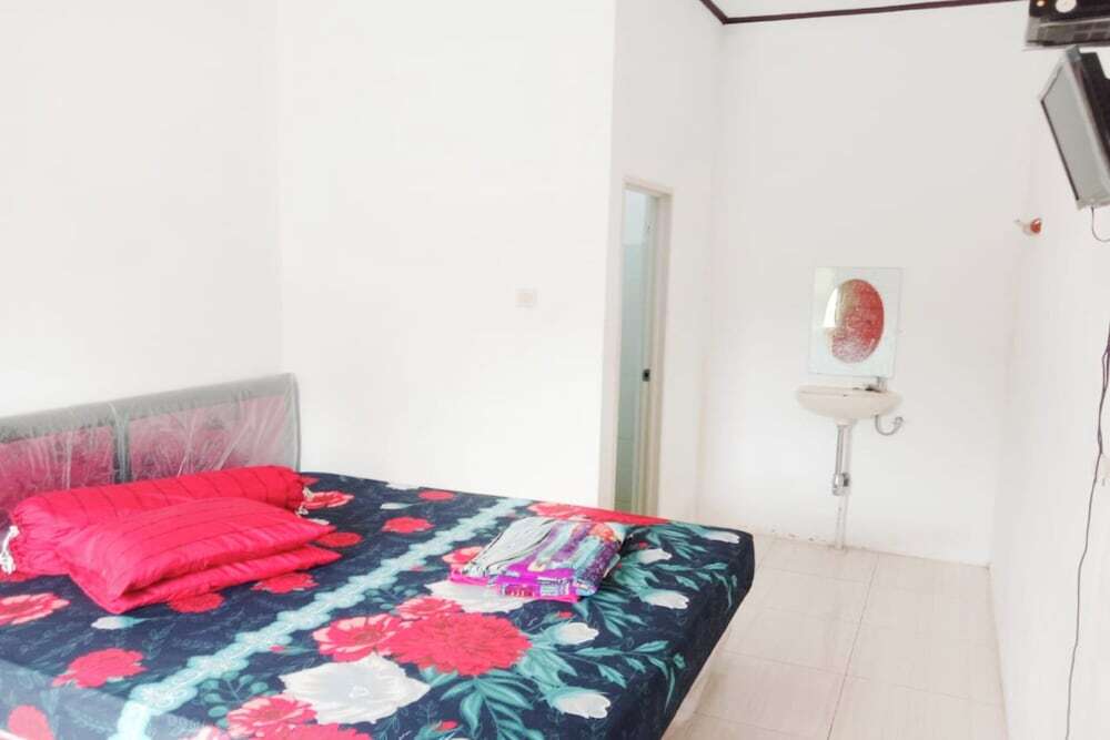 Чианджур: OYO 3303 Penginapan Putri Asih Sawarna