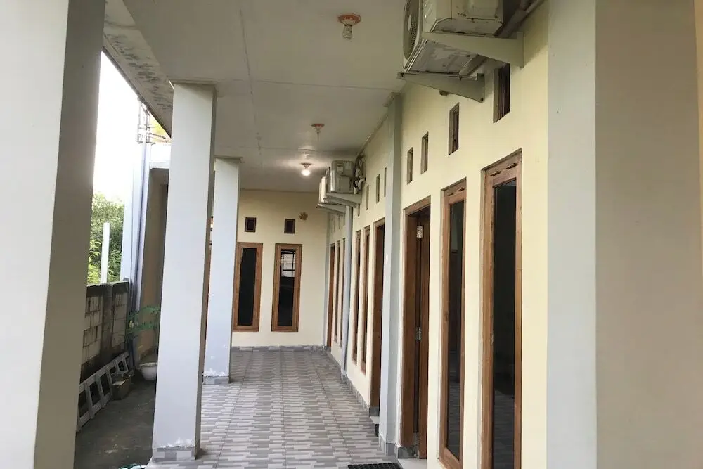 Лабуан-Баджо: OYO 92608 Penginapan Mc Lodge