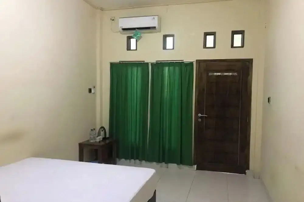 Лабуан-Баджо: OYO 92608 Penginapan Mc Lodge