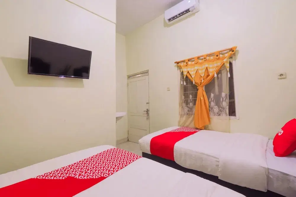 Джокьякарта: OYO 3715 Ndalem Jogja Cupuwatu Syariah