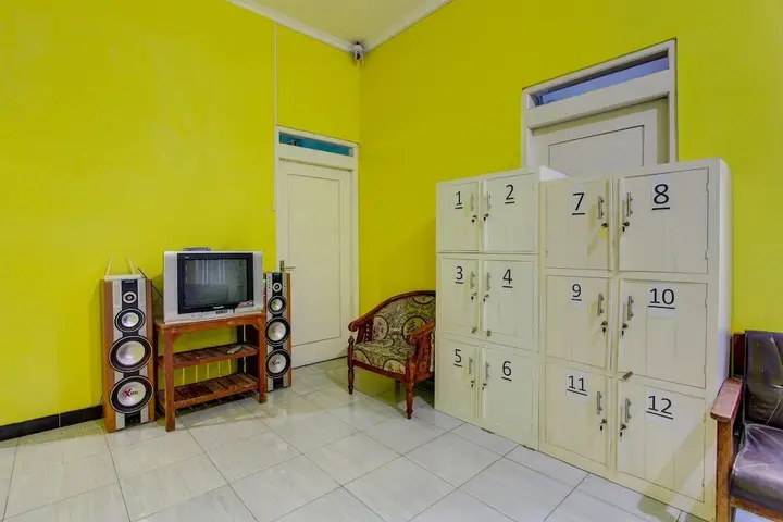 Семаранг: SPOT ON 92611 Lobak Hostel CapsuleNearAyam Goreng Terowongan