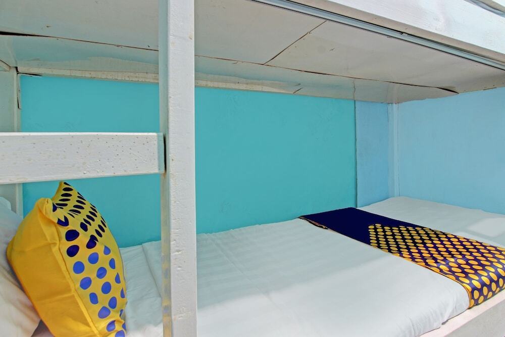 Семаранг: SPOT ON 92611 Lobak Hostel CapsuleNearAyam Goreng Terowongan