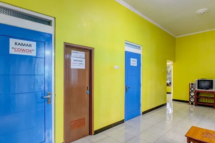 Семаранг: SPOT ON 92611 Lobak Hostel CapsuleNearAyam Goreng Terowongan