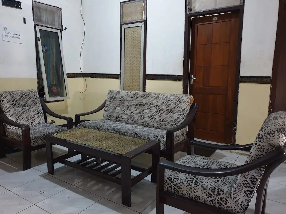 Маланг: OYO Life 92622 Jatiluhur Kost Syariah