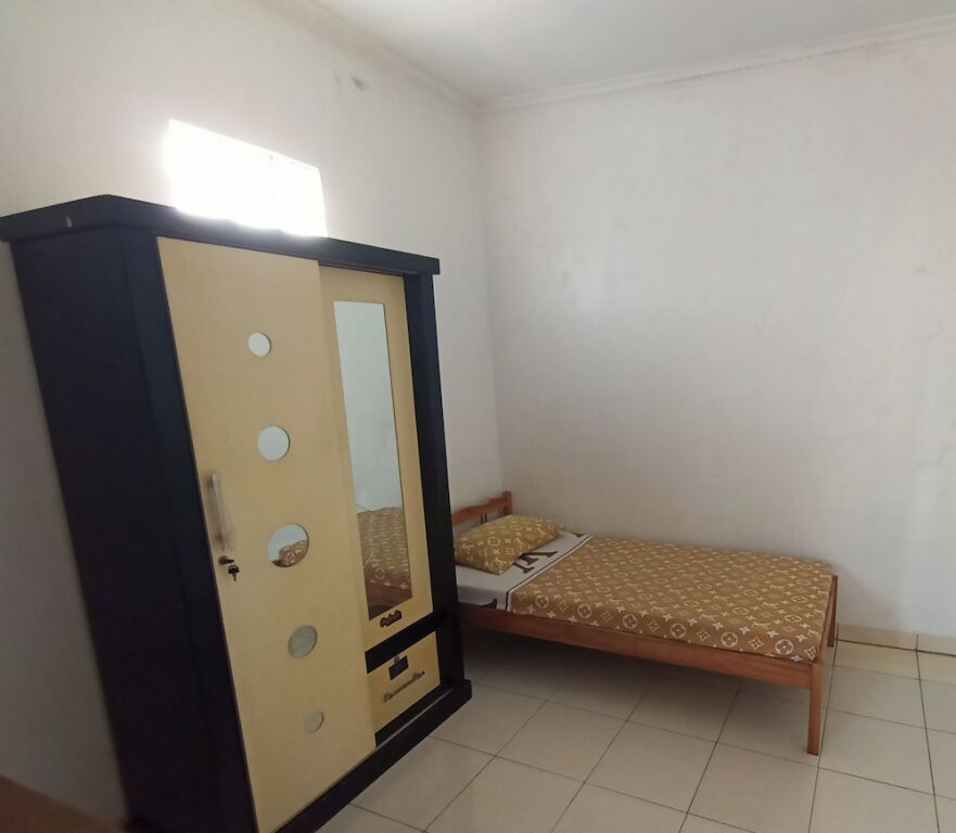 Сукабуми: SPOT ON 92532 Penginapan Hj Lilis Syariah