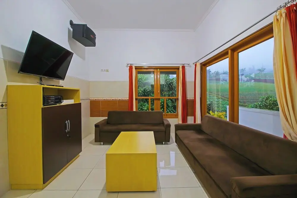 Караганьяр: OYO 92533 Harjuna Guest House