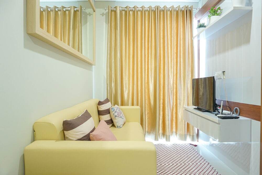 Джакарта: Strategic Location Studio Puri Mansion Apartment