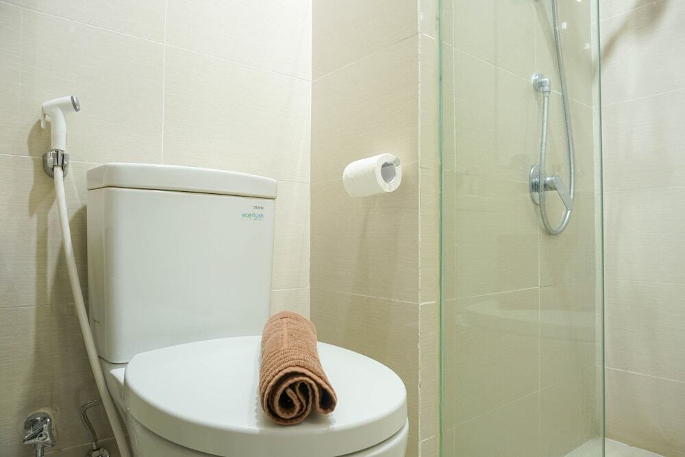 Джакарта: Strategic Location Studio Puri Mansion Apartment