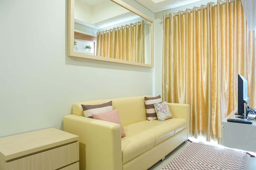 Джакарта: Strategic Location Studio Puri Mansion Apartment
