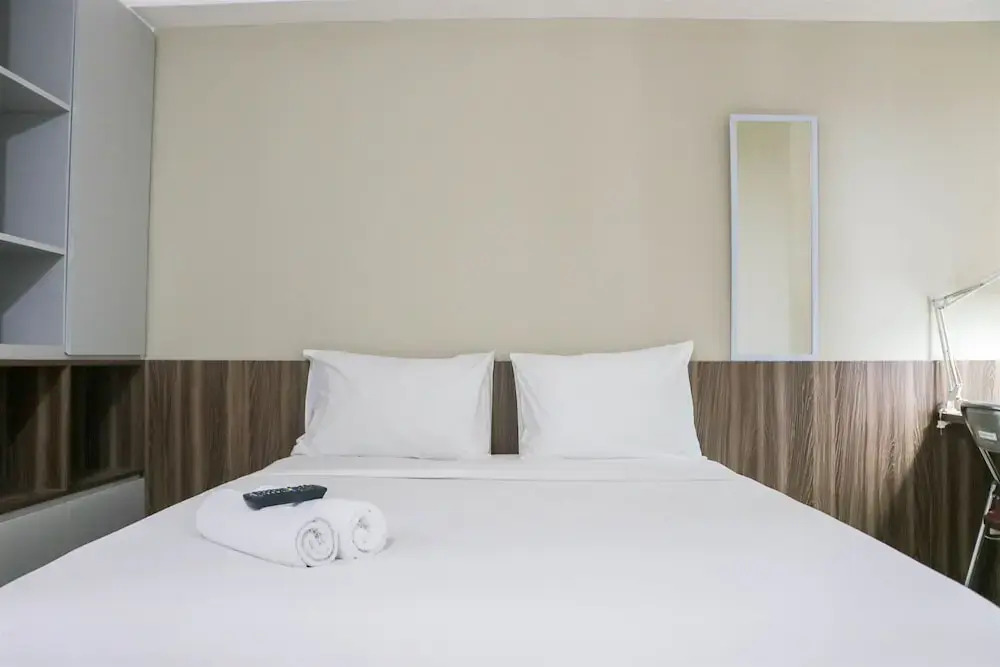 Бекаси: Modern Look And Homey Studio Apartment Gateway Park Lrt City