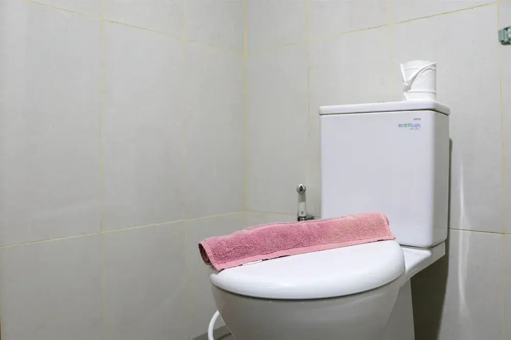 Бекаси: Modern Look And Homey Studio Apartment Gateway Park Lrt City