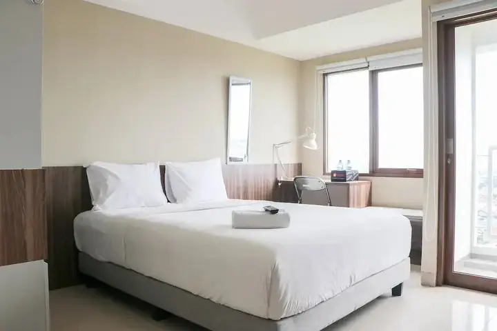 Бекаси: Modern Look And Homey Studio Apartment Gateway Park Lrt City
