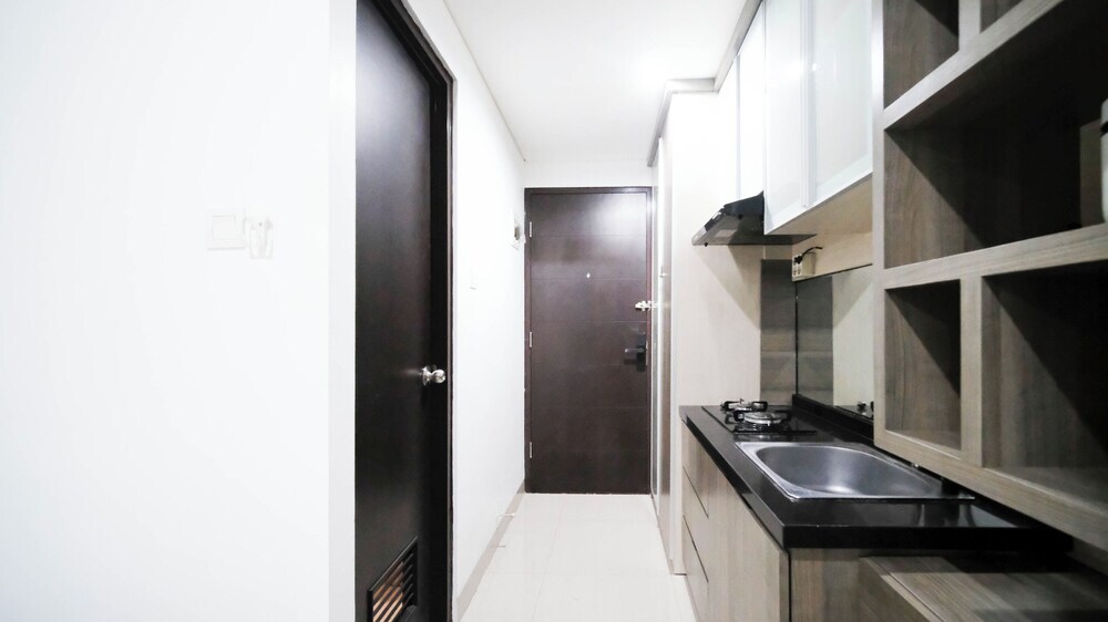 Сурабая: Homey Studio At Tamansari Papilio Apartment