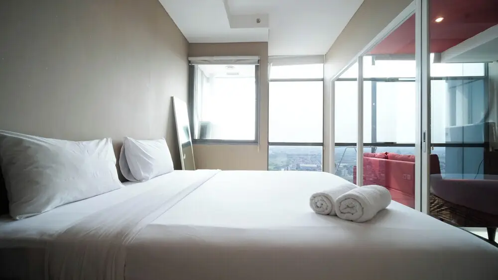 Сурабая: Spacious And Comfy 1Br Apartment Connected To Mall At Aryaduta Residence
