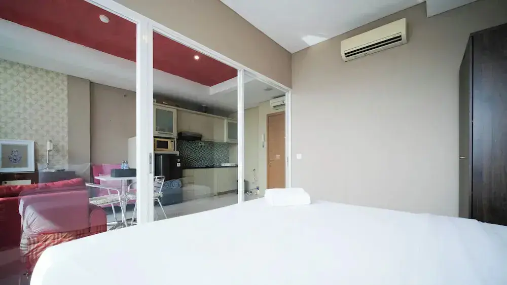 Сурабая: Spacious And Comfy 1Br Apartment Connected To Mall At Aryaduta Residence