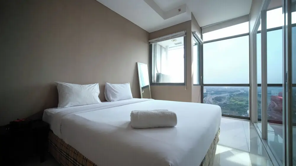Сурабая: Spacious And Comfy 1Br Apartment Connected To Mall At Aryaduta Residence