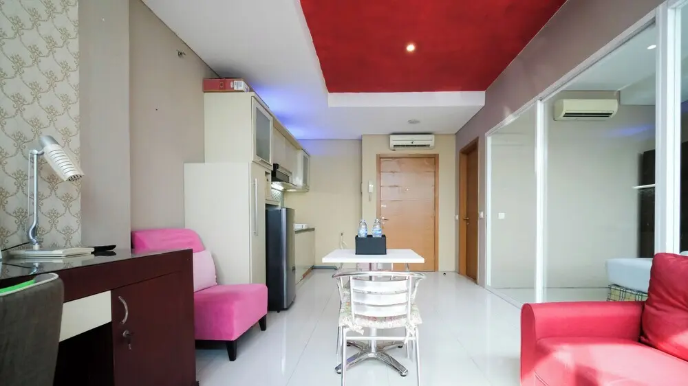 Сурабая: Spacious And Comfy 1Br Apartment Connected To Mall At Aryaduta Residence