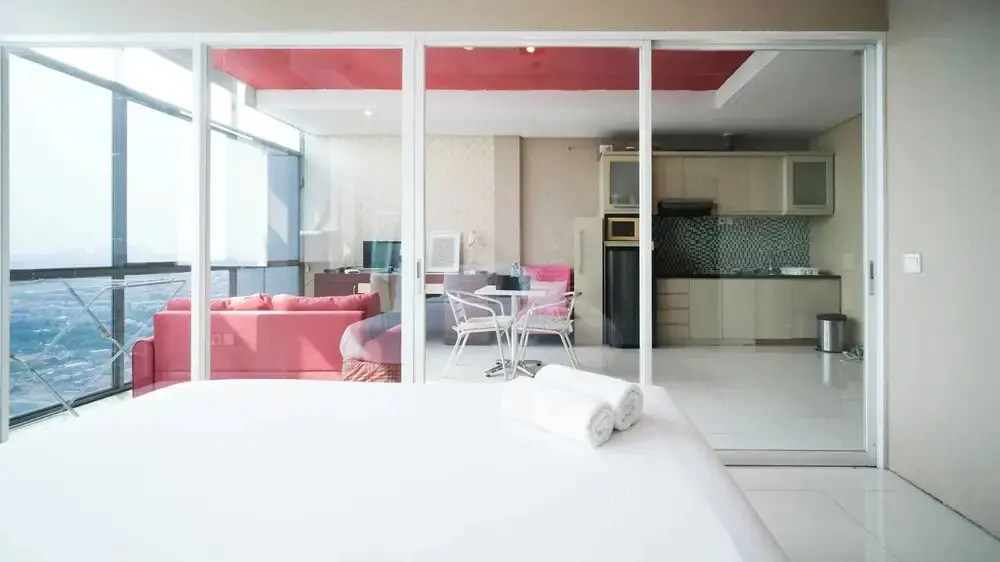 Сурабая: Spacious And Comfy 1Br Apartment Connected To Mall At Aryaduta Residence