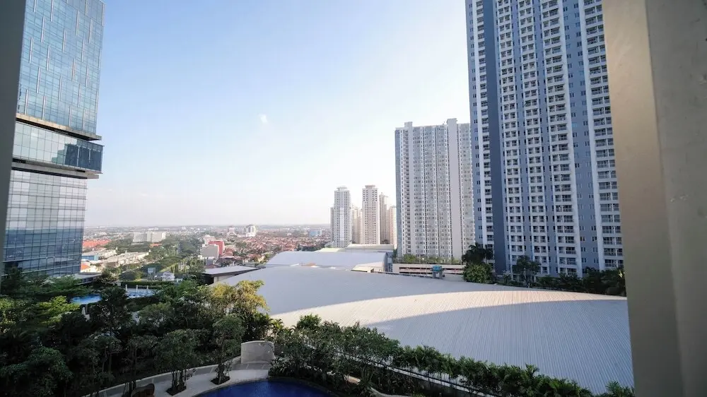 Сурабая: Spacious Studio At La Riz Supermall Mansion Apartment
