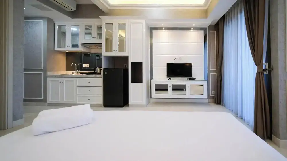 Сурабая: Spacious Studio At La Riz Supermall Mansion Apartment