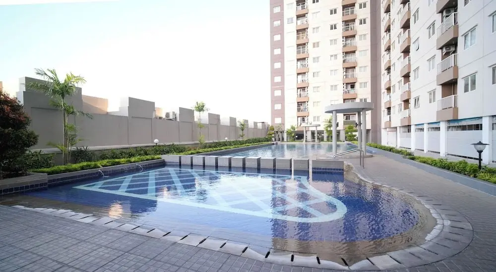 Сурабая: Best Choice And Homey 2Br At Puncak Dharmahusada Apartment