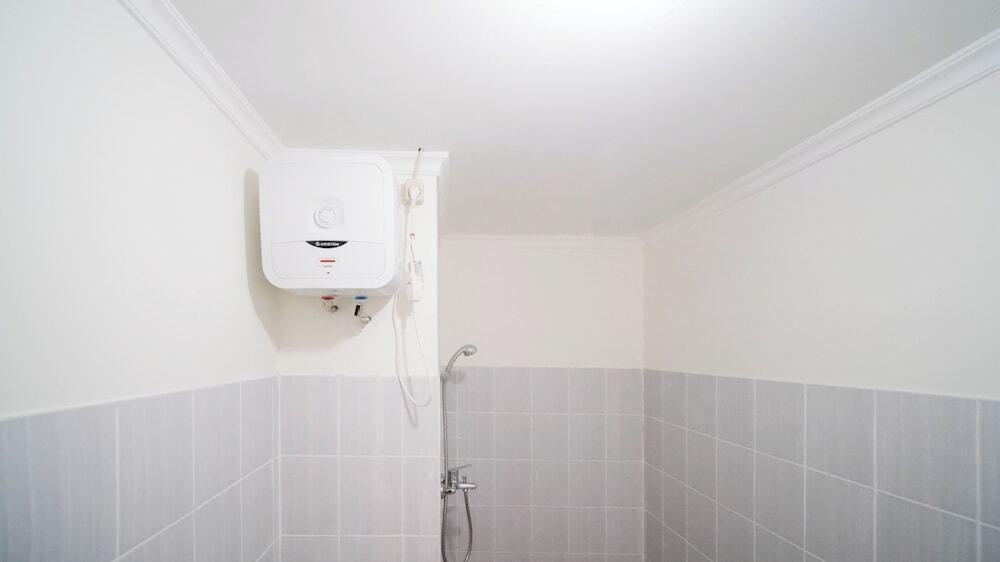 Сурабая: Best Choice And Homey 2Br At Puncak Dharmahusada Apartment