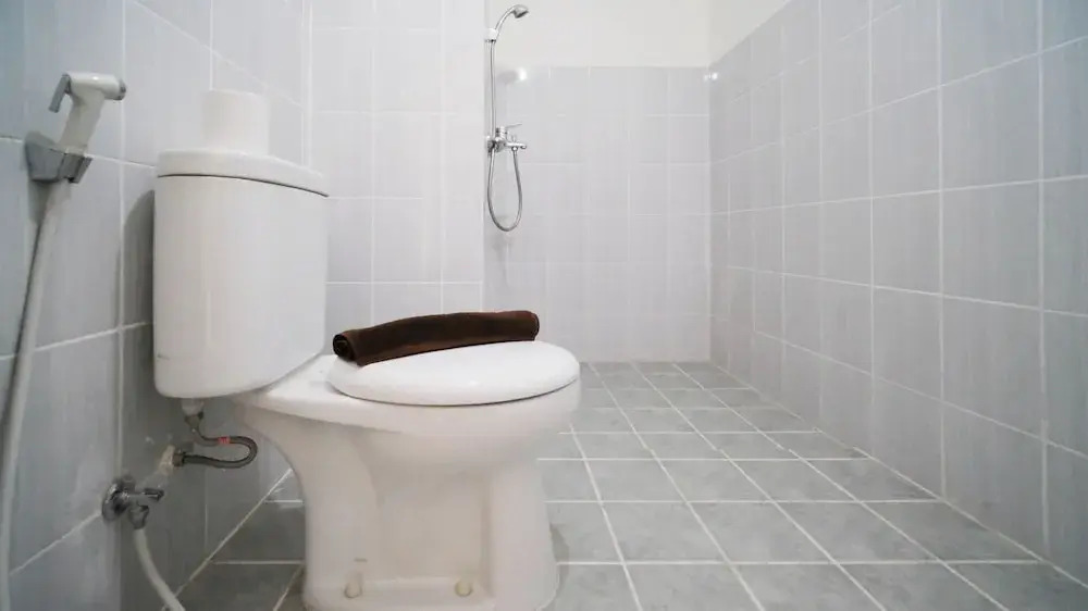 Сурабая: Best Choice And Homey 2Br At Puncak Dharmahusada Apartment