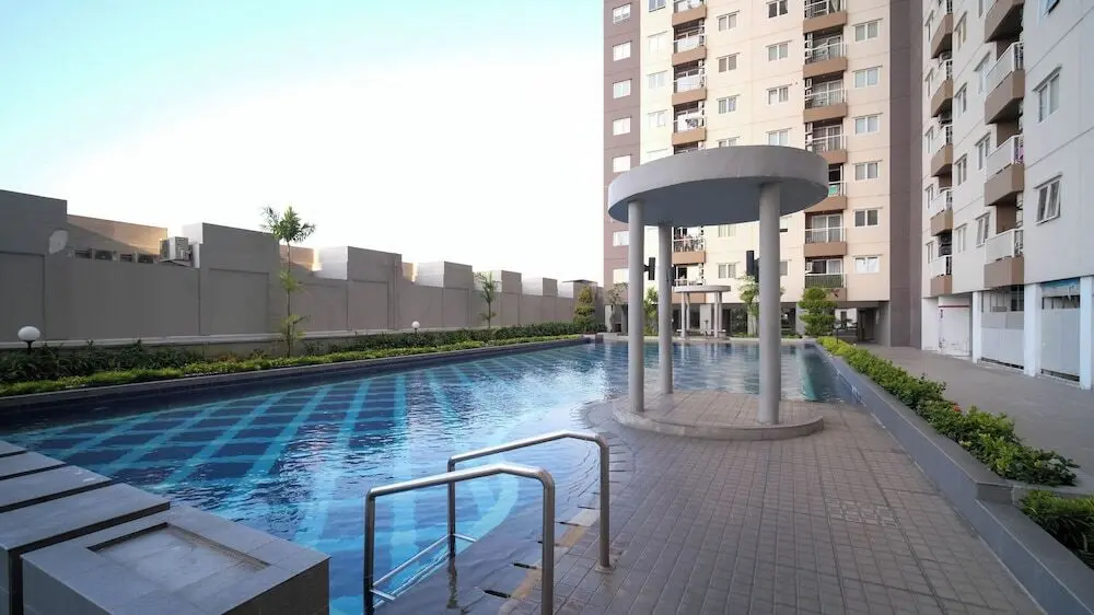 Сурабая: Best Choice And Homey 2Br At Puncak Dharmahusada Apartment