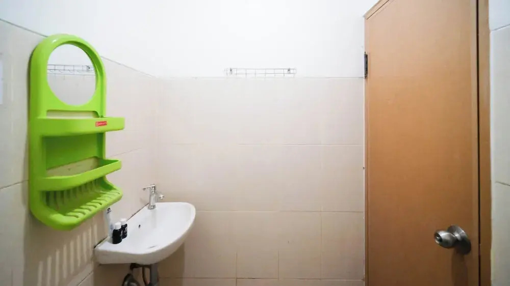 Сурабая: Best Choice And Cozy Studio At Bale Hinggil Apartment