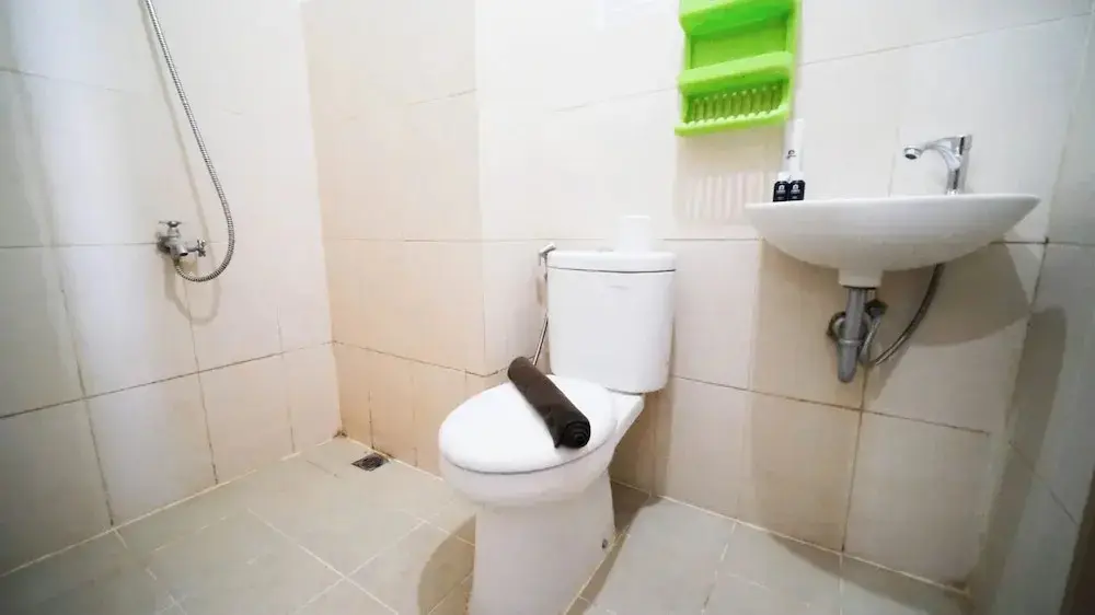 Сурабая: Best Choice And Cozy Studio At Bale Hinggil Apartment