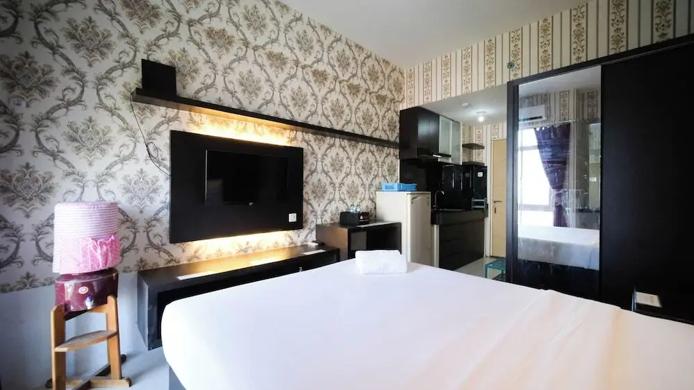 Сурабая: Best Choice And Cozy Studio At Bale Hinggil Apartment