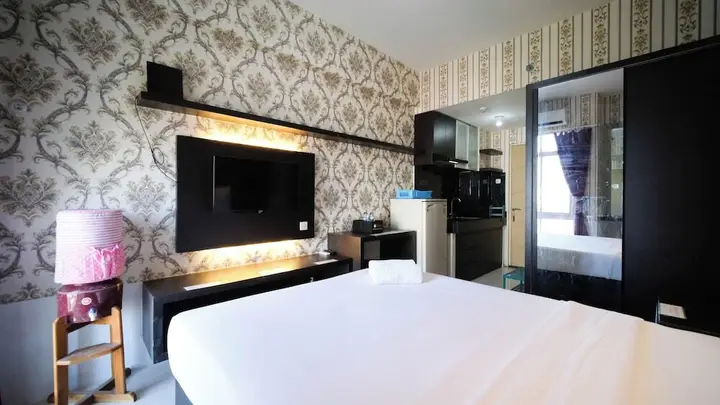 Сурабая: Best Choice And Cozy Studio At Bale Hinggil Apartment